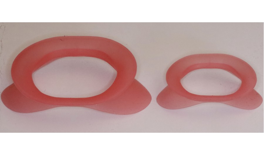 What are the ideal properties of Dental Lip retractors